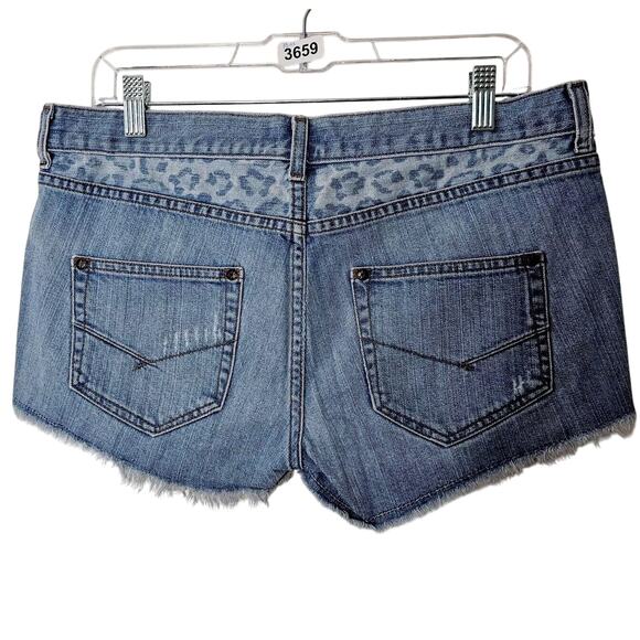 RARE Vans X Jesse Jo Medium -Wash Leopard Print Waist Raw Hem Jean Shorts 11 - Picture 1 of 6